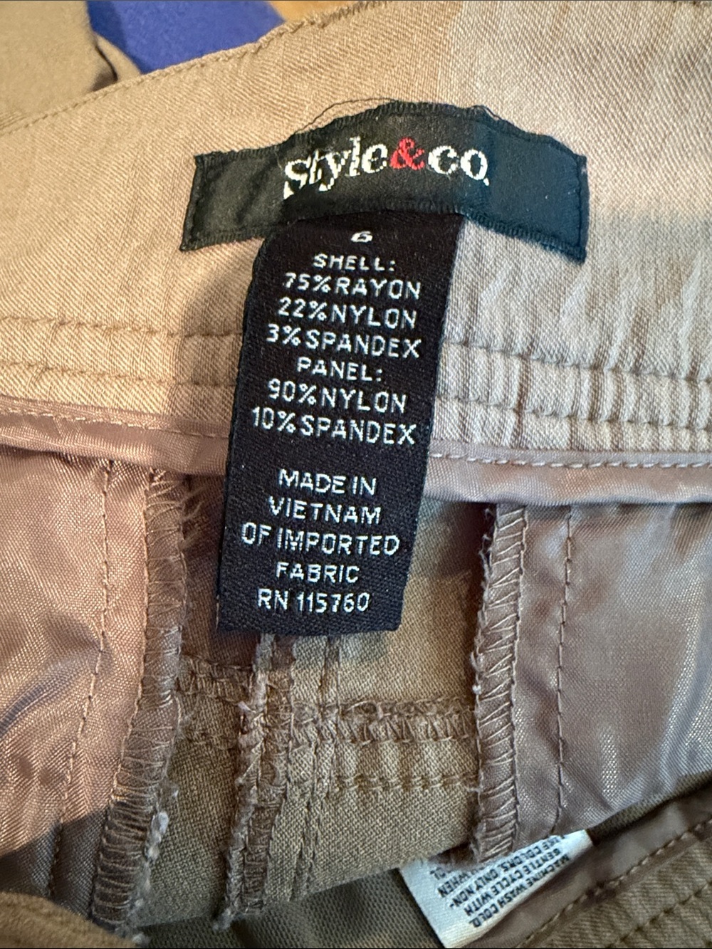 Style and Co taupe cargo Capri length pants, size 6. - Picture 7 of 7
